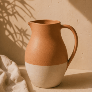 pichet alba en céramique terracotta clair et écru de 1,2 L