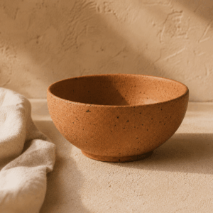 Home Bol Atelier de 50 cl en céramique terre cuite mouchetée.